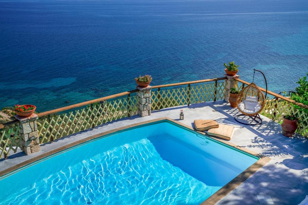 Bazén v ubytování Zakynthos Villas nebo v jeho okolí