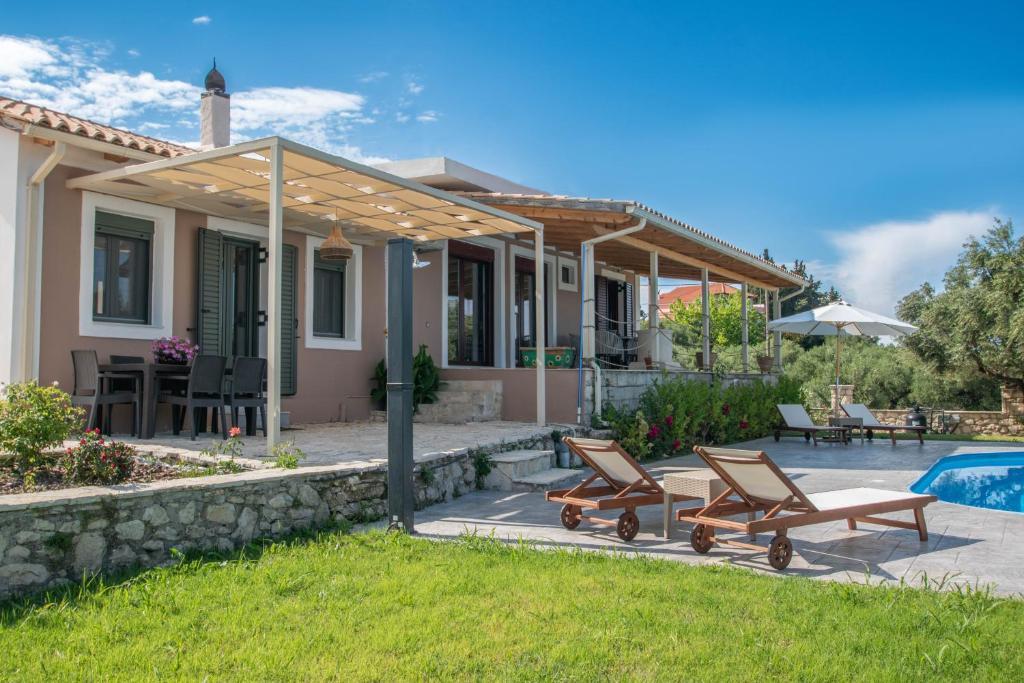 Bazén v ubytování Ariadni Vista Mare Villa by "elite" nebo v jeho okolí