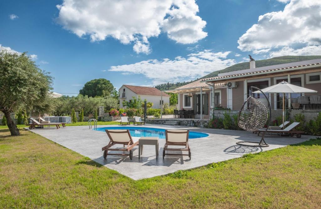 Bazén v ubytování Ariadni Vista Mare Villa by "elite" nebo v jeho okolí