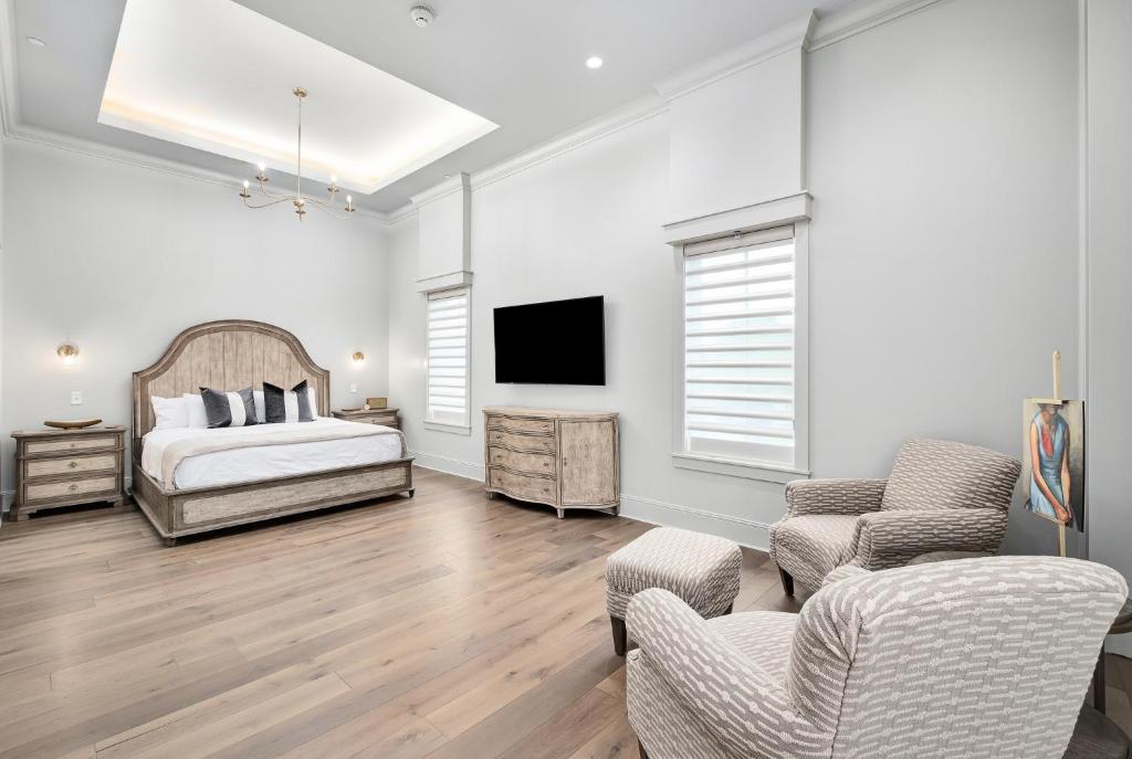 The Flying Fifty Hotel, a Luxury Boutique Hotel - King Suite