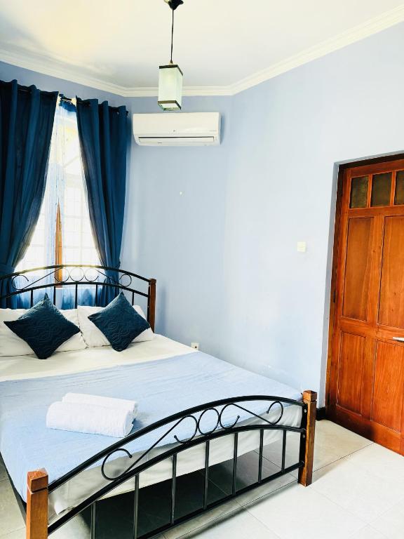 Postel nebo postele na pokoji v ubytování Skylight Villa