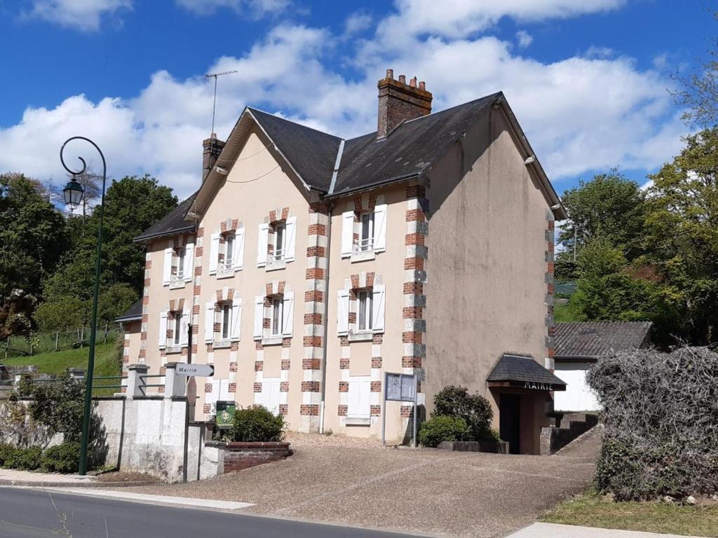 a large brick building with a black roof at Gîte spacieux à Sasnières - 2 chambres, jardin, proche des Châteaux de la Loire et Zoo de Beauval - FR-1-491-340 in Sasnières