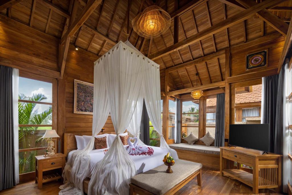 Postel nebo postele na pokoji v ubytování The Kalyana Ubud Resort