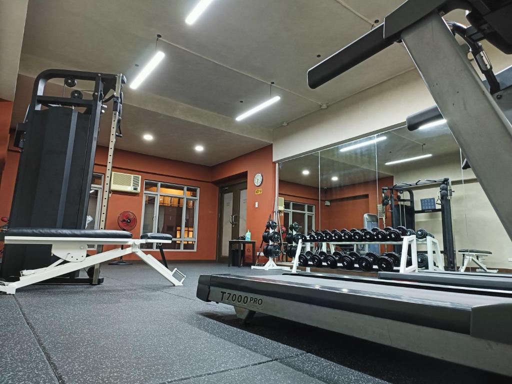 Fitness centrum a/nebo fitness zařízení v ubytování Tropicana Suites