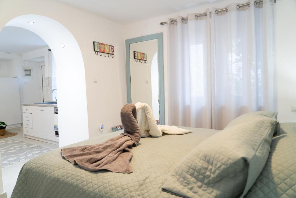 Postel nebo postele na pokoji v ubytování Pigadia Central