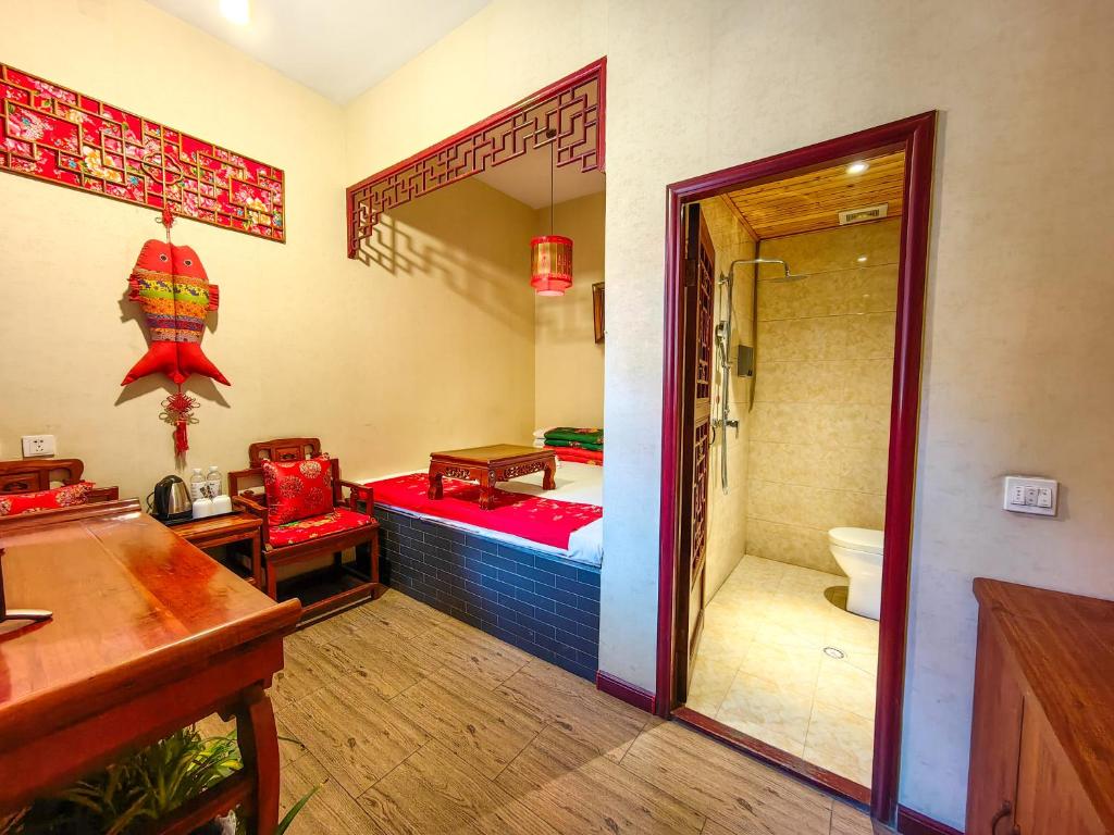 Postel nebo postele na pokoji v ubytování Pingyao Harmony Hotel