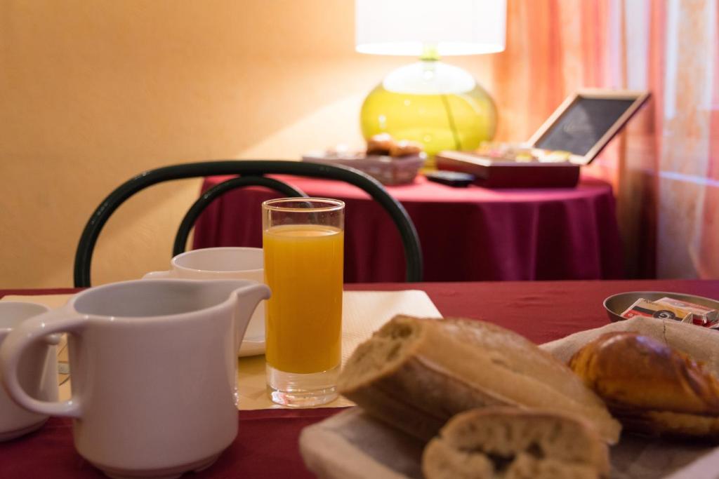 Možnosti snídaně pro hosty v ubytování Hôtel Jaurès