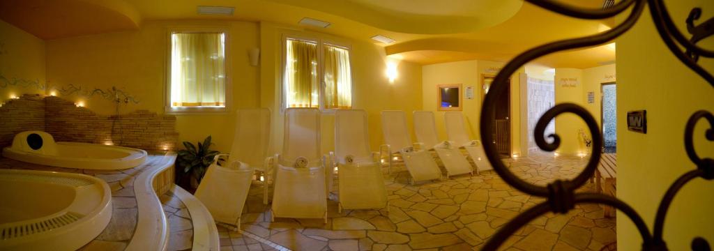 Zdjęcie z galerii obiektu Hotel Dalla Serra w mieście Mezzana