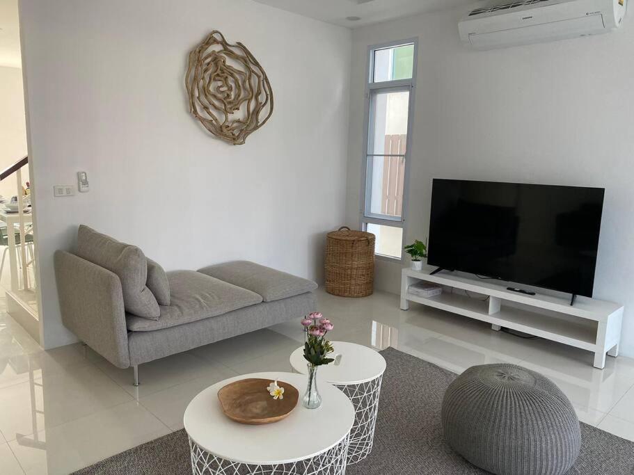 TV a/nebo společenská místnost v ubytování Townhouse El Gao