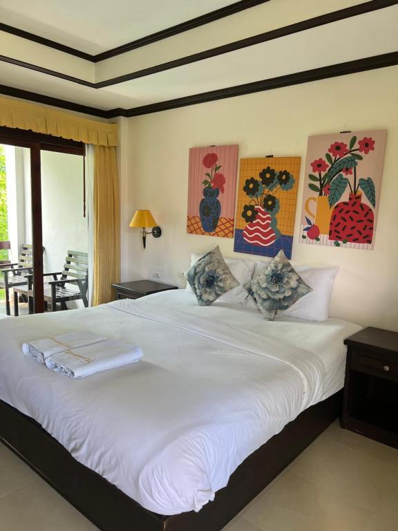 Postel nebo postele na pokoji v ubytování Samui Seabreeze Place