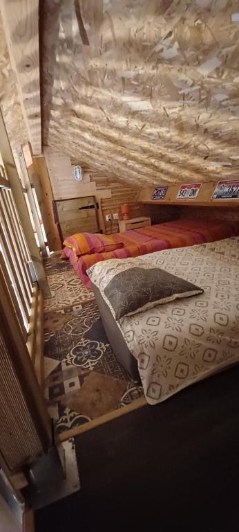 a bedroom with two bunk beds in a room at CHALETS POUR FAMILLE ET AMIS in La Chapelle-aux-Chasses