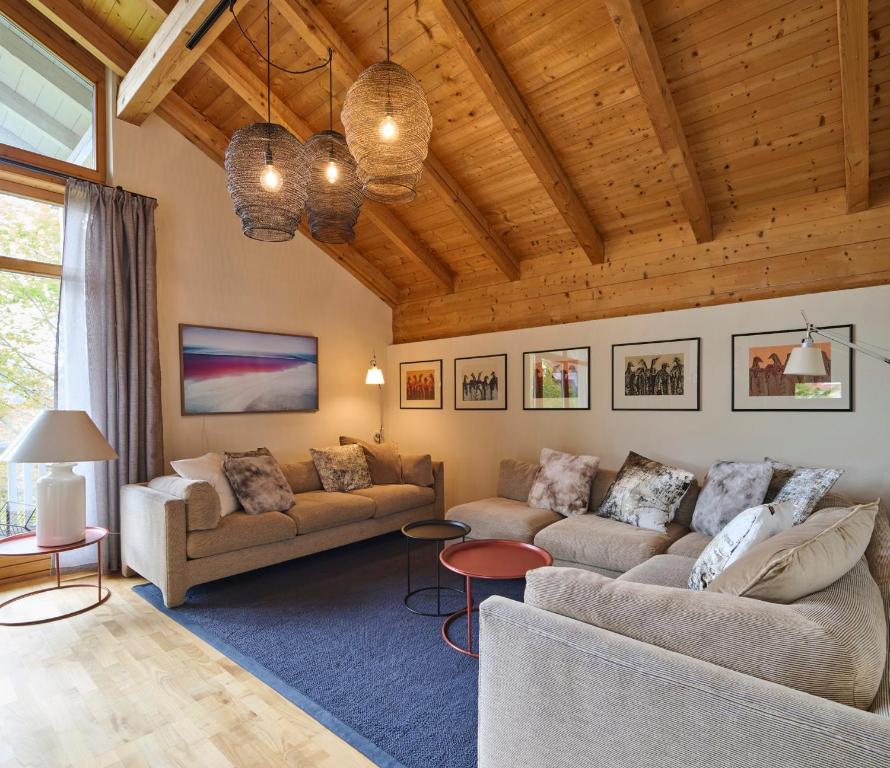 Posezení v ubytování Chalet Waging am See 4 Schlafzimmer