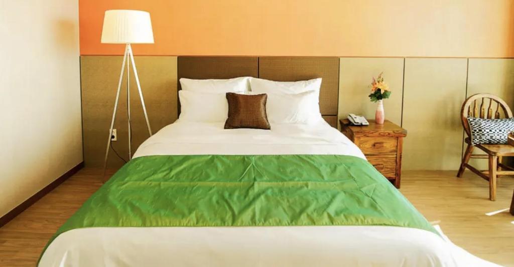Postel nebo postele na pokoji v ubytování Login Hotel