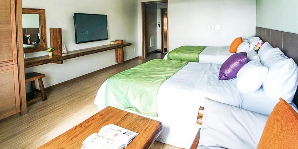Postel nebo postele na pokoji v ubytování Login Hotel