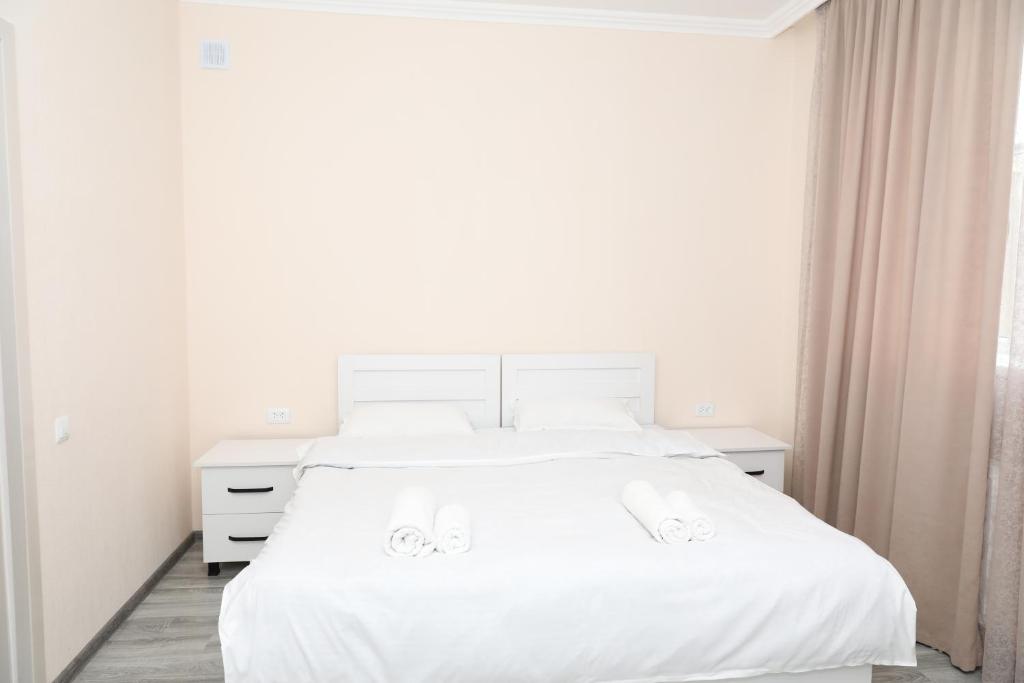 Letto o letti in una camera di VST KHANOYAN'S HOTEL