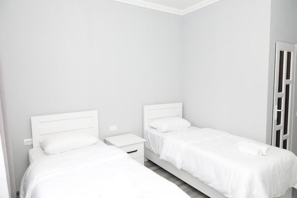 Letto o letti in una camera di VST KHANOYAN'S HOTEL