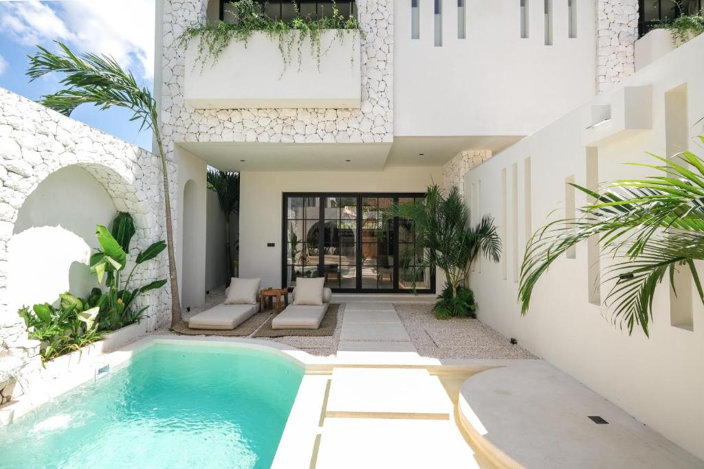 a pool in the courtyard of a house at Villa Naji Pererenan in Munggu