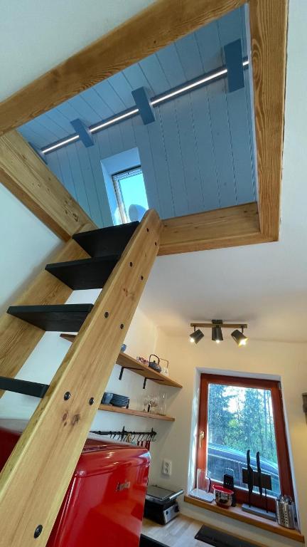 Sunrise Tiny House Malešovにあるキッチンまたは簡易キッチン
