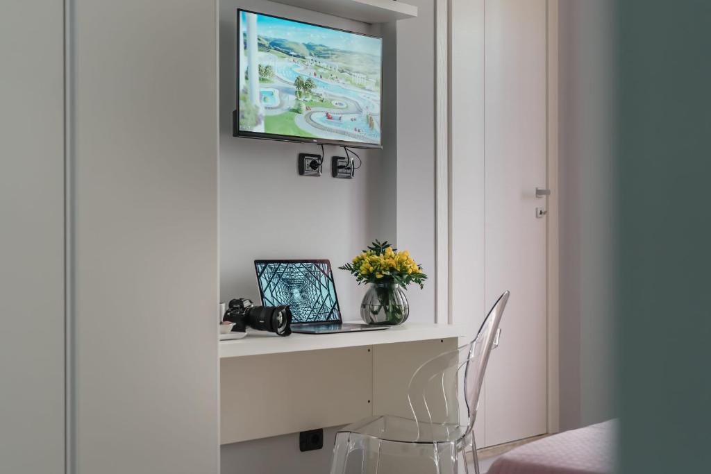 TV a/nebo společenská místnost v ubytování B&B La Perla