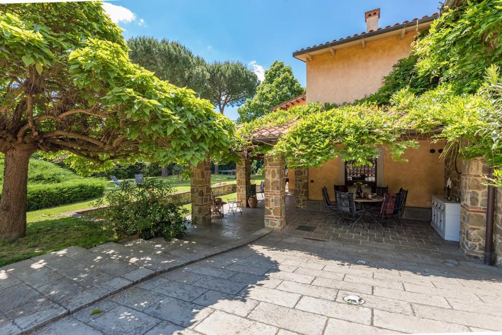 Vonkajšia záhrada v ubytovaní Villa Joy 6, Emma Villas