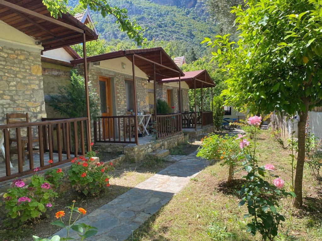 Zahrada ubytování KiDRAK OTEL MONTENEGRO-1