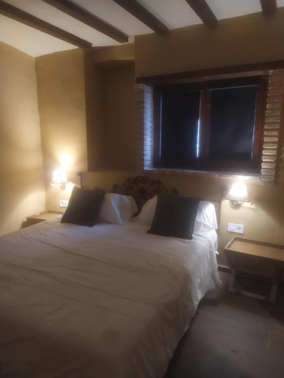 Postel nebo postele na pokoji v ubytování Alojamientos molino de revolcadores