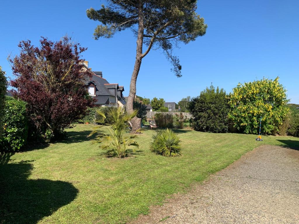 St Malo - Rothéneuf, Grande maison - 6 chambres - jardin clos avec parking