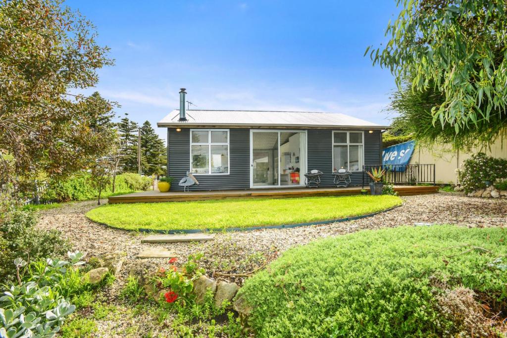 O grădină în afara Goolwa Pelican Cottage - Pet Friendly - WiFi