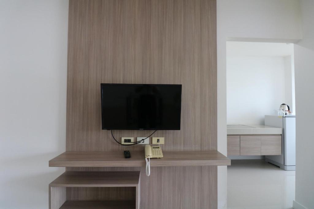 TV a/nebo společenská místnost v ubytování S4 Nai Yang Beach - Near Phuket Airport