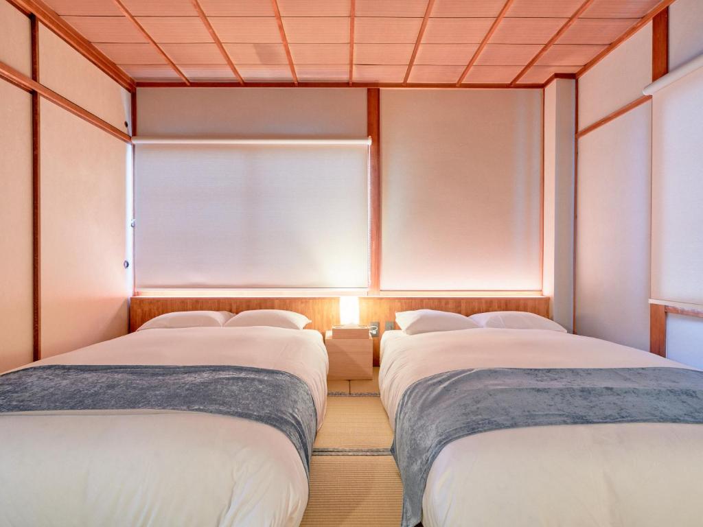 Postel nebo postele na pokoji v ubytování KONJAKUSO Nara Naramachi "MUSHIBUROYA" Sauna Villa