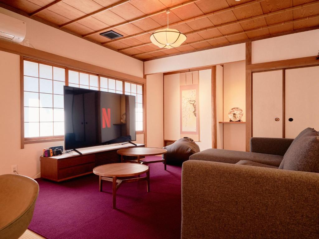 TV a/nebo společenská místnost v ubytování KONJAKUSO Nara Naramachi "MUSHIBUROYA" Sauna Villa