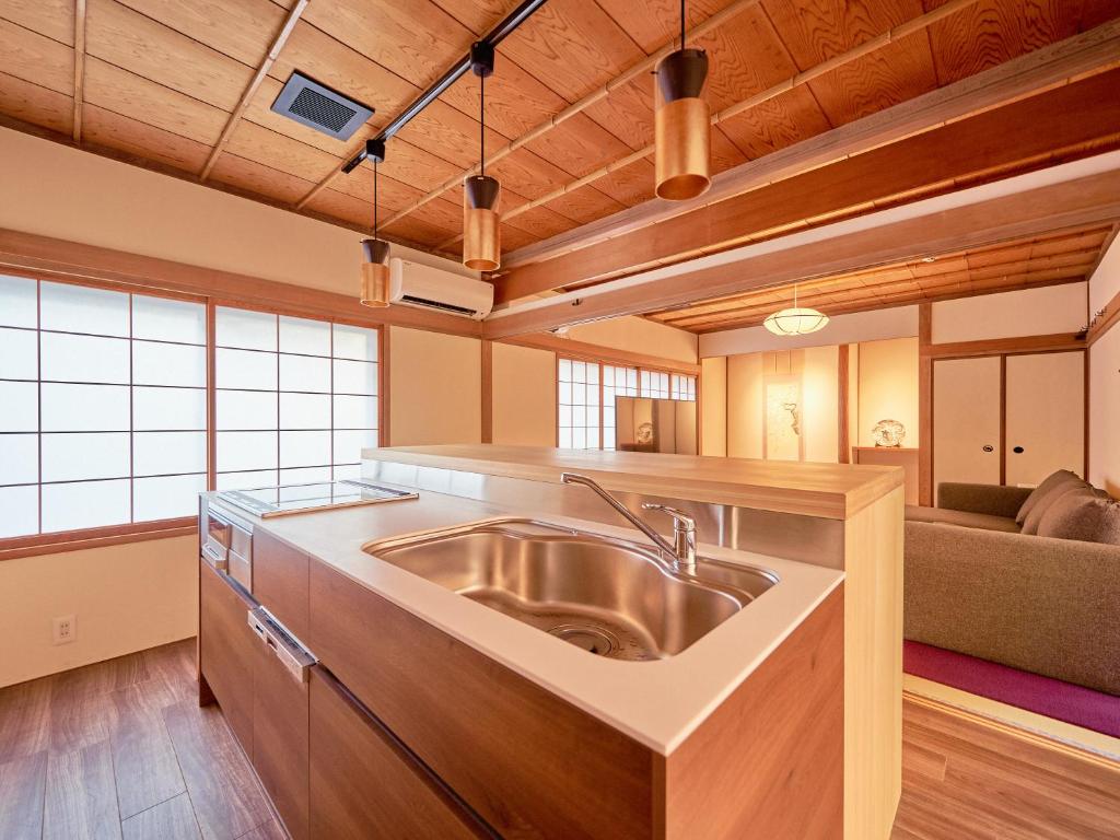 Kuchyň nebo kuchyňský kout v ubytování KONJAKUSO Nara Naramachi "MUSHIBUROYA" Sauna Villa
