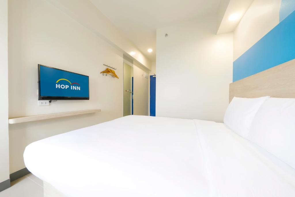 Postel nebo postele na pokoji v ubytování Hop Inn Hotel Davao