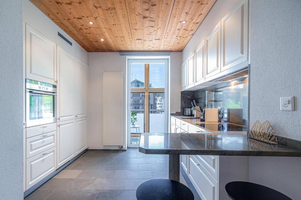 Kuchyň nebo kuchyňský kout v ubytování EH Apartments Uranus mit privater Sauna