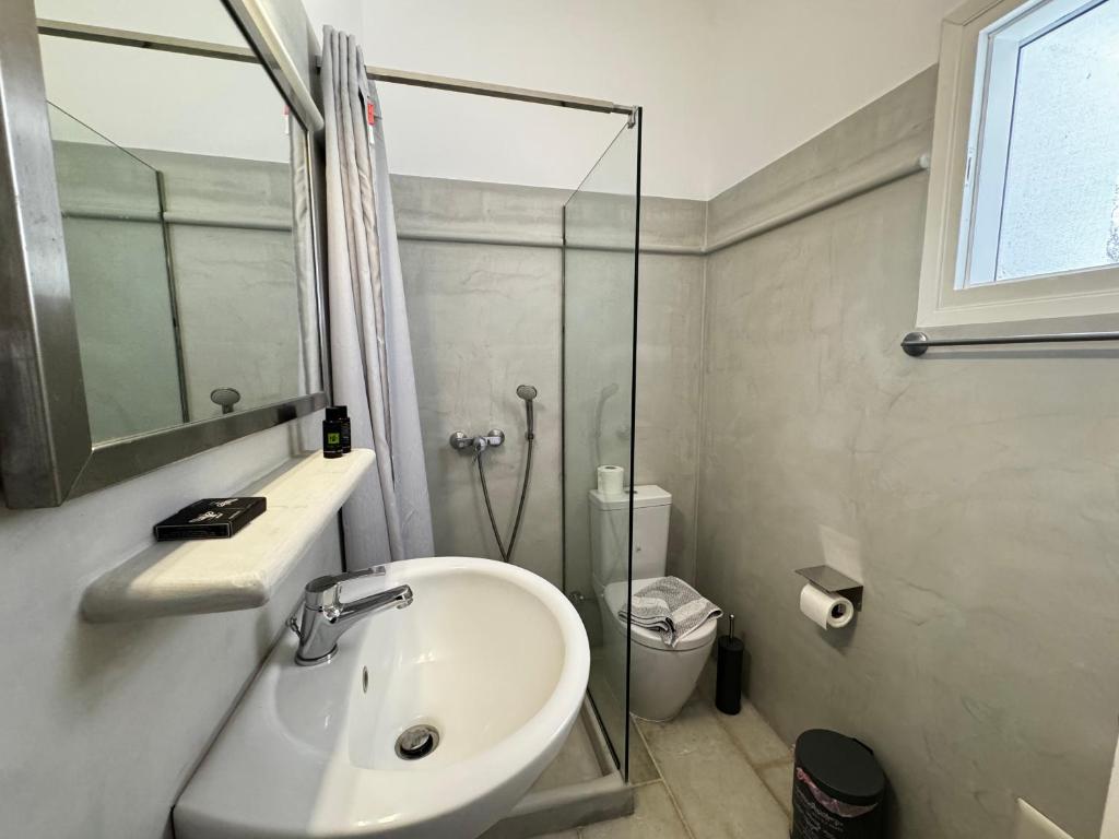 Far Out Village Hotel - 8