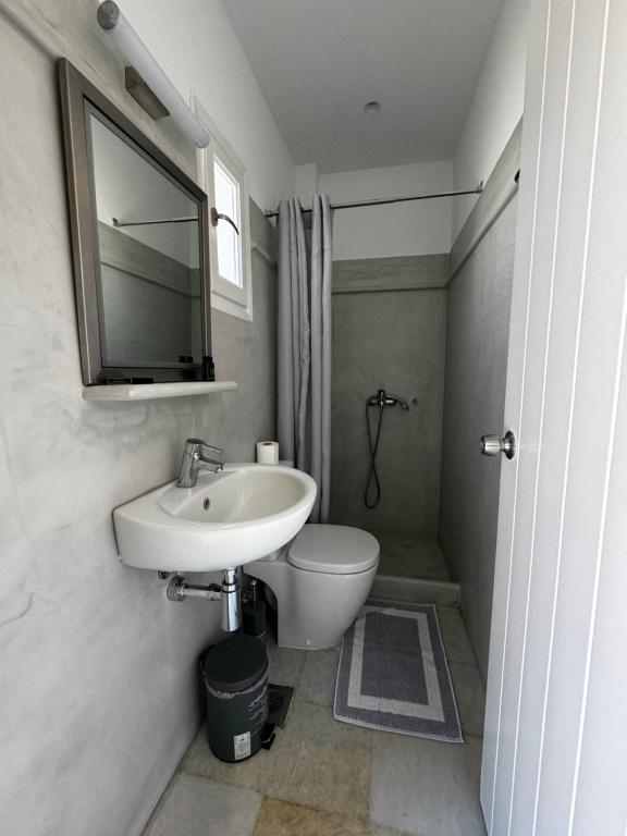 Far Out Village Hotel - 9