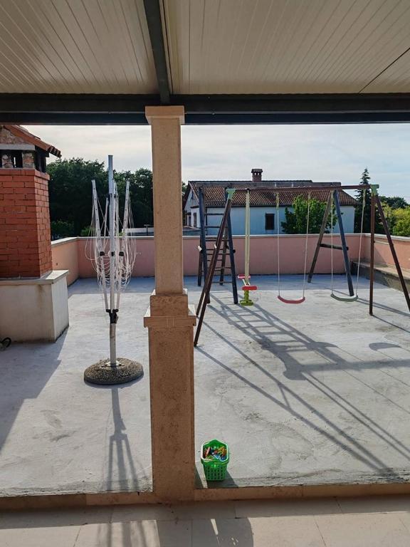 Fotografia z galérie ubytovania Holiday House Vlahovich v destinácii Tinjan