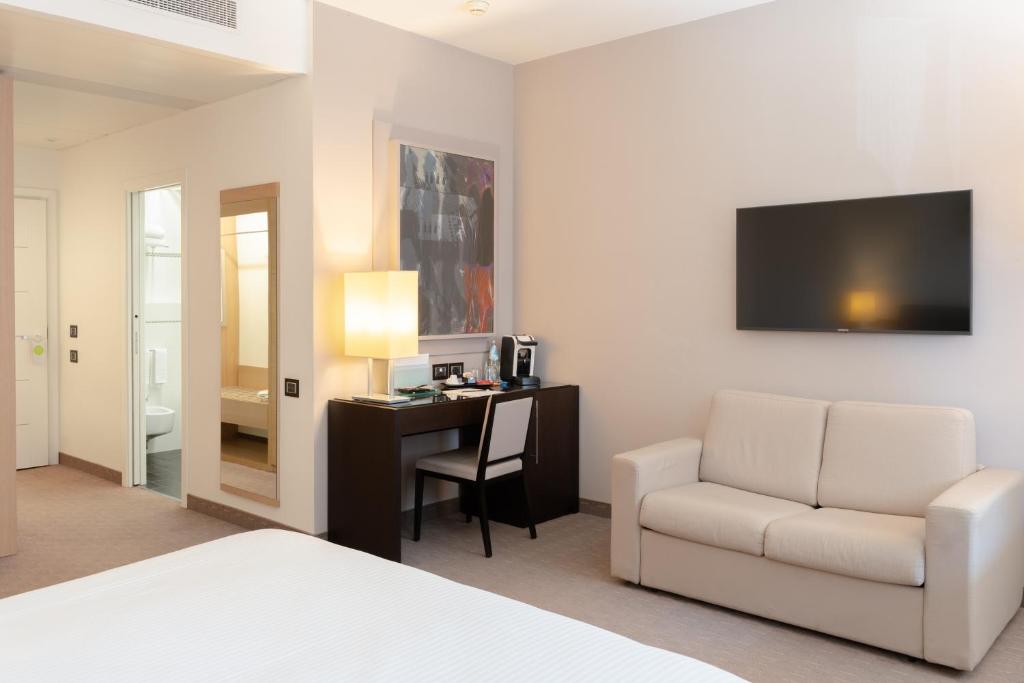 Postel nebo postele na pokoji v ubytování Ariha Hotel Cosenza