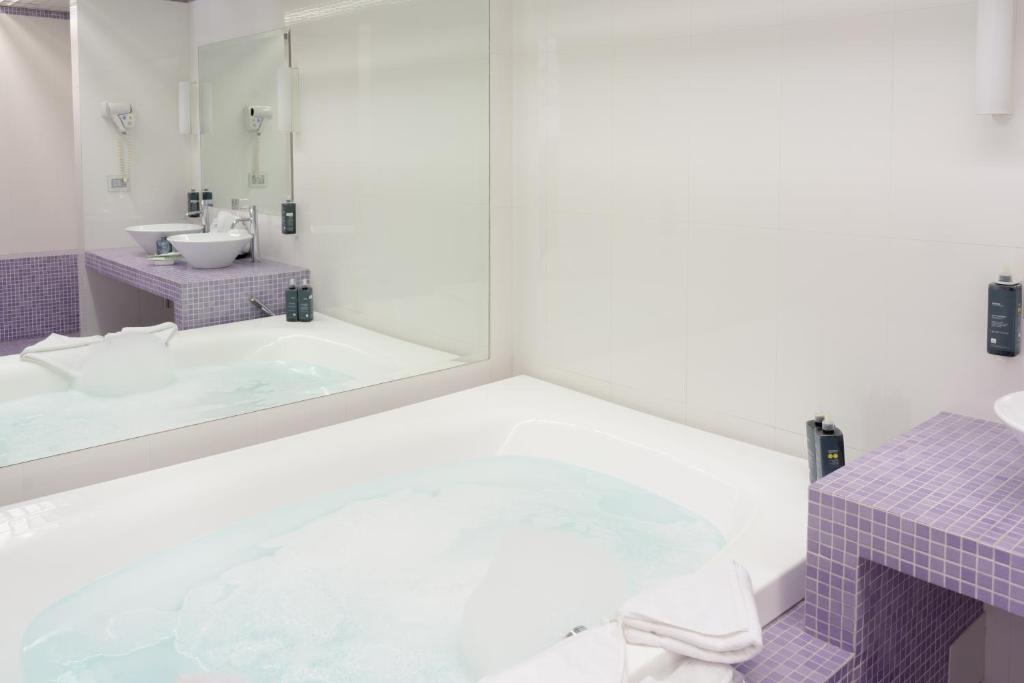 Koupelna v ubytování Ariha Hotel Cosenza