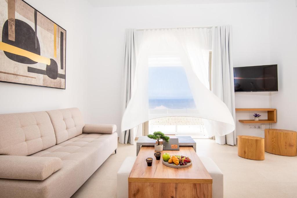 TV a/nebo společenská místnost v ubytování Mia Anasa - Luxury Suites