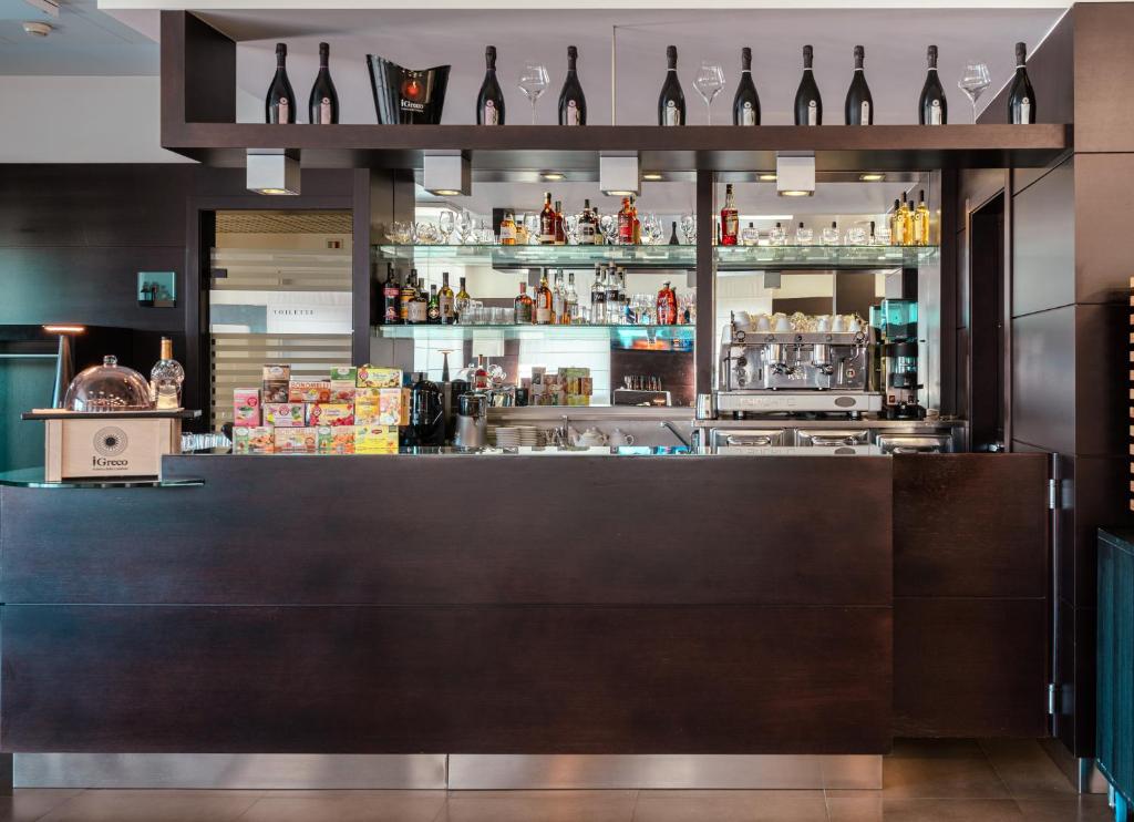 Lounge nebo bar v ubytování Ariha Hotel Cosenza