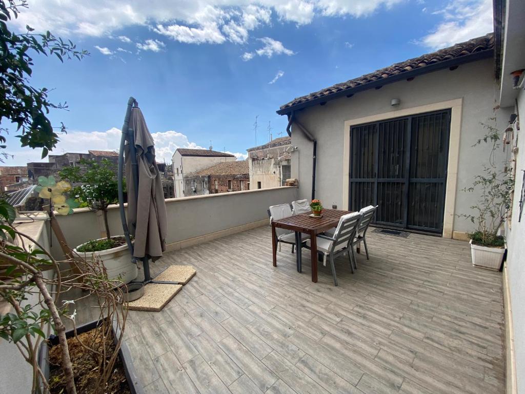 En balkon eller terrasse på La Terrazza dell’ODEON