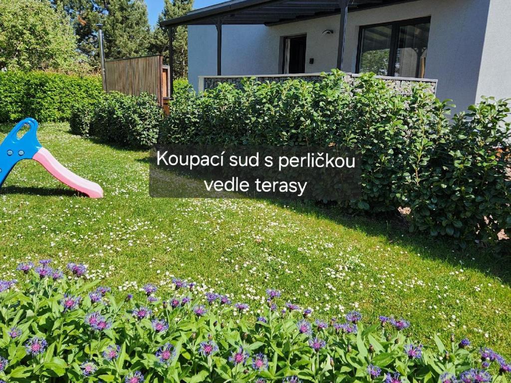 Ogród w obiekcie Apartment Moravský Kras