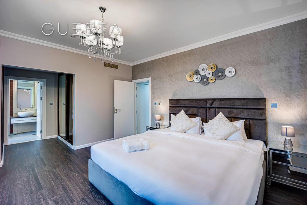 Postel nebo postele na pokoji v ubytování Jumeirah Beach Residence, Dubai Marina