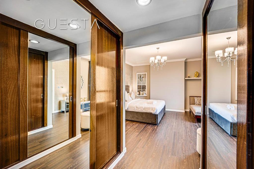 Postel nebo postele na pokoji v ubytování Jumeirah Beach Residence, Dubai Marina