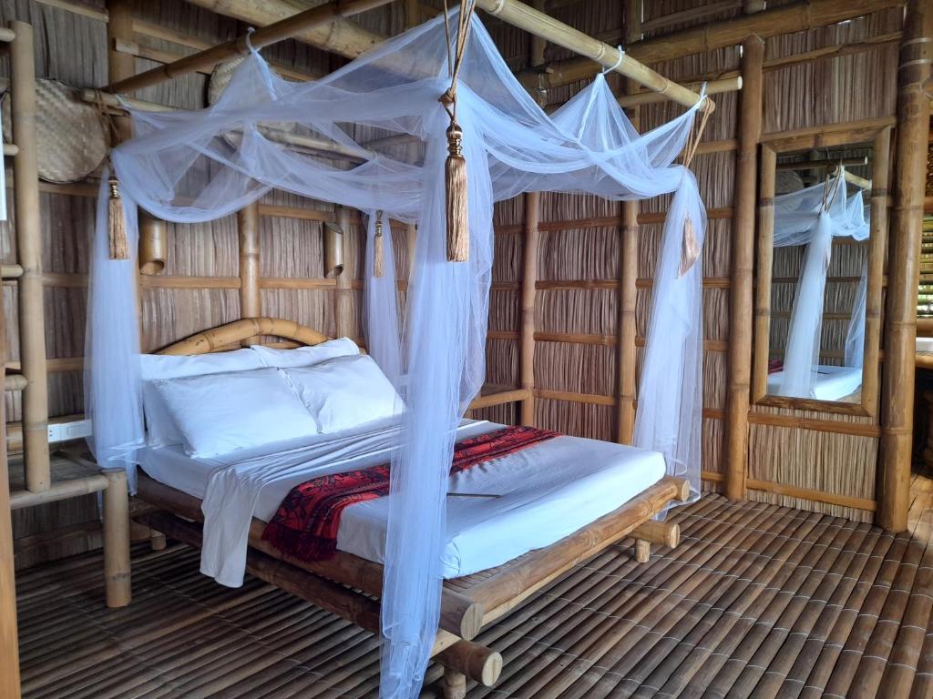 Postel nebo postele na pokoji v ubytování Kookoo's nest eco-lodge