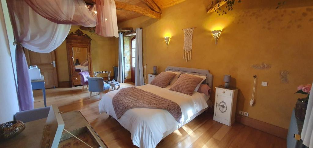 LE MOULIN DE LAUMET - Chambre Roi Avec Vue Sur Le Jardin
