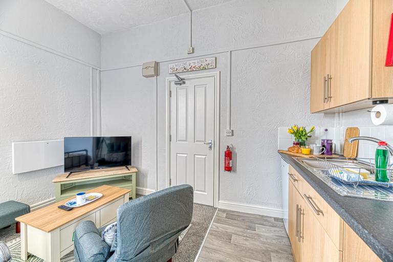 Chester Heights by Guestz - Single Room With Private Bathroom