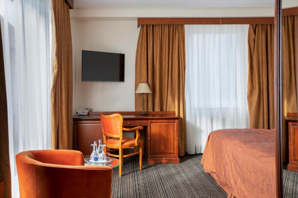 TV a/nebo společenská místnost v ubytování Daugirdas Old City Hotel