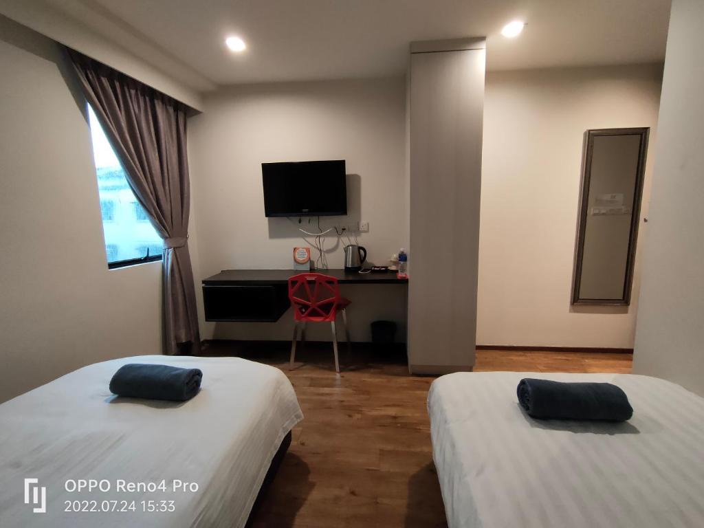 Postel nebo postele na pokoji v ubytování Kino Hotel